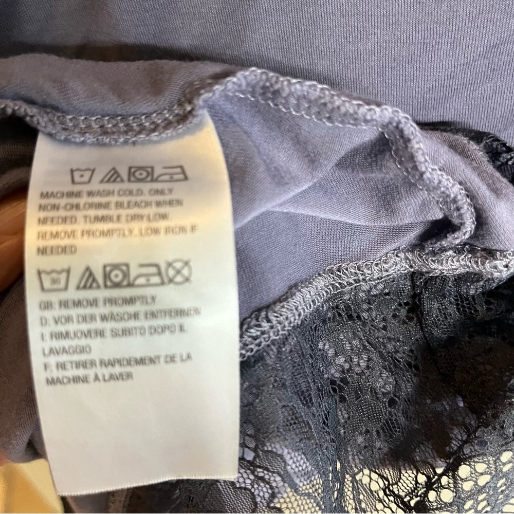 Logo layers Lace hem top - Picture 4 of 5